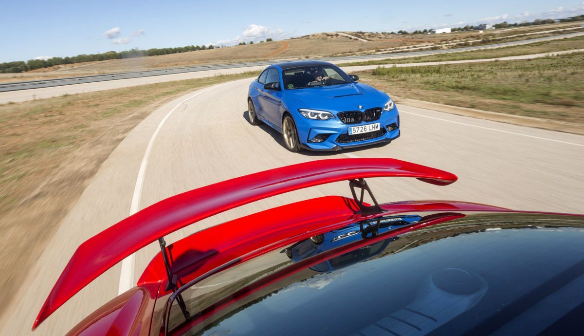 BMW M2 CS frente a Porsche Cayman GT4. BMW M2 CS frente a Porsche Cayman GT4.