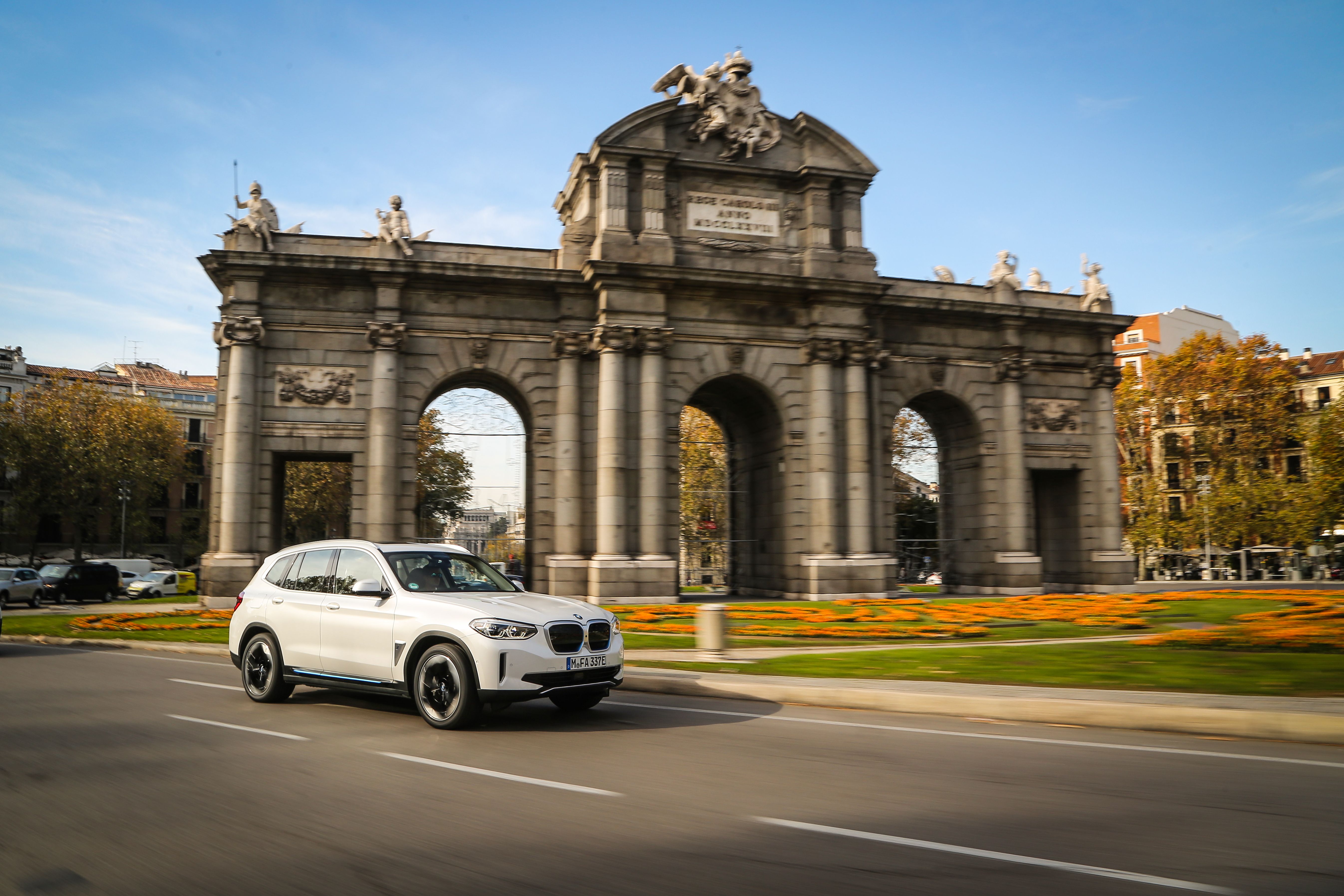 El BMW iX3 dispondrá de dos niveles de equipamiento: Inspiring e Impressive.