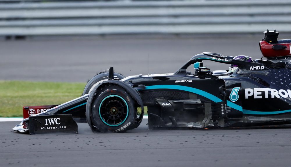 3 GB. Victoria agónica tras un pinchazo que fue posible gracias la última parada de Verstappen para hacerse con la vuelta rápida 3 GB. Victoria agónica tras un pinchazo que fue posible gracias la última parada de Verstappen para hacerse con la vuelta rápida
