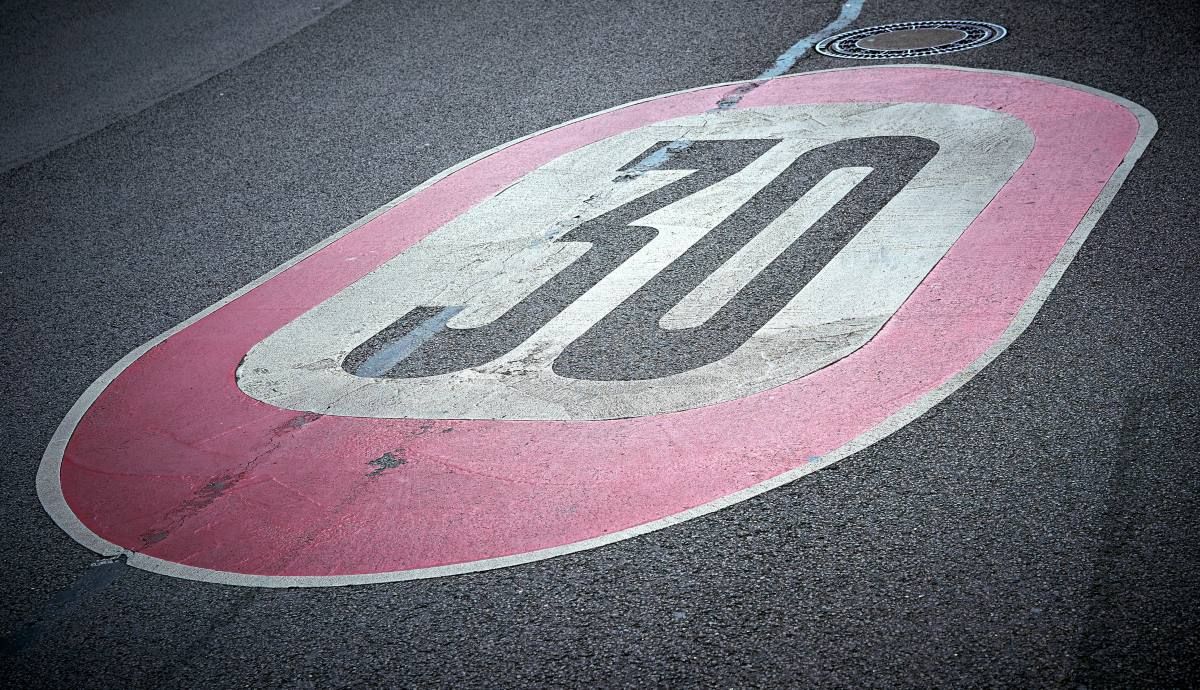 El 11 de mayo de 2021 entrarán en vigor los nuevos límites de velocidad en ciudad (Imagen: iStock)