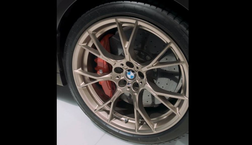 Detalle de los frenos y de las llantas del nuevo M5 CS 2021