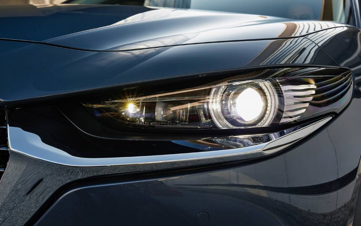 El aspecto de los faros del futuro CX 50 podrían ser parecidos a los del CX 30