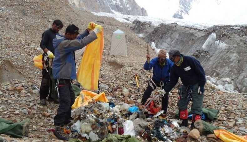 Recogida de residuos en el Karakorum. Foto EvK2CNR