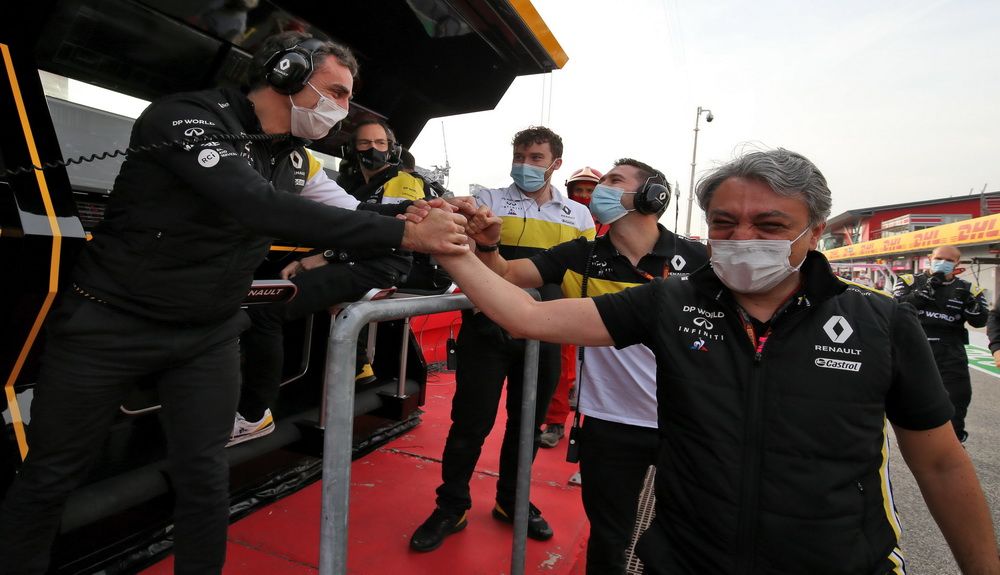 Cyril Abiteboul se da la mano con Luca De Meo, que ha decidido prescindir del francés en Alpine
