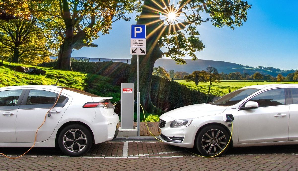 ¿Cuánto ahorra un coche eléctrico frente a uno de combustión?