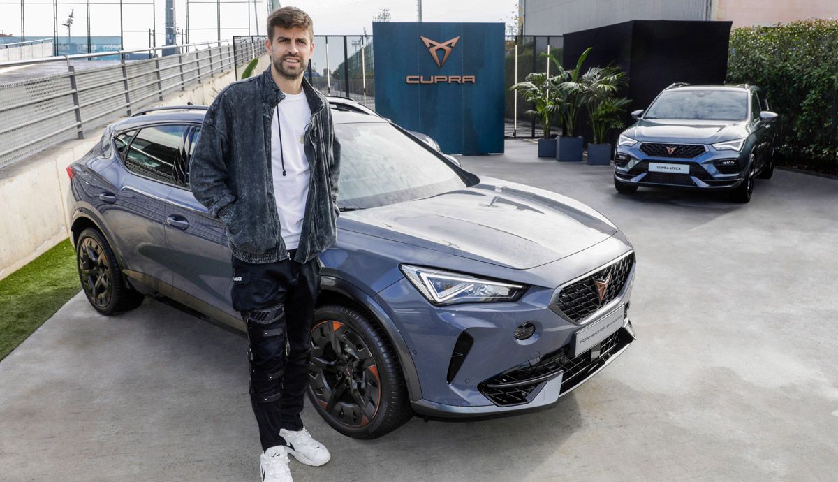Los jugadores del FC Barcelona reciben sus coches Cupra para el 2021.
