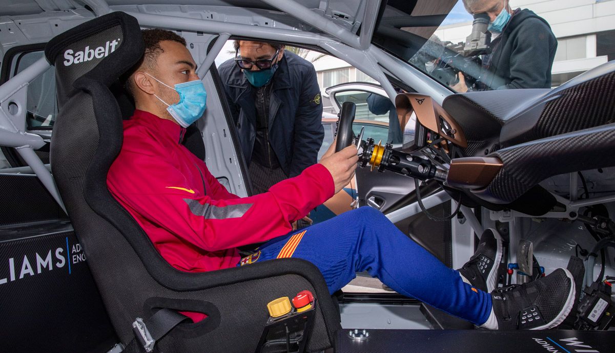 Los jugadores del FC Barcelona reciben sus coches Cupra para el 2021.