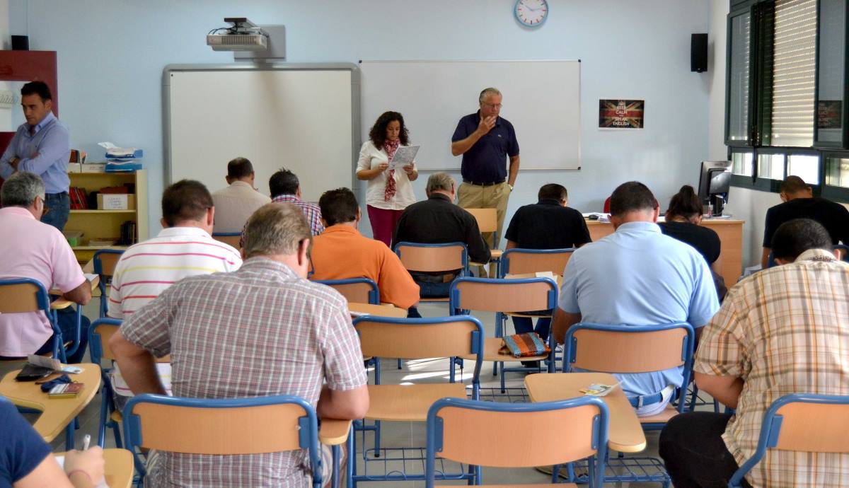 Hacer trampas en el examen de conducir de la DGT saldrá muy caro.