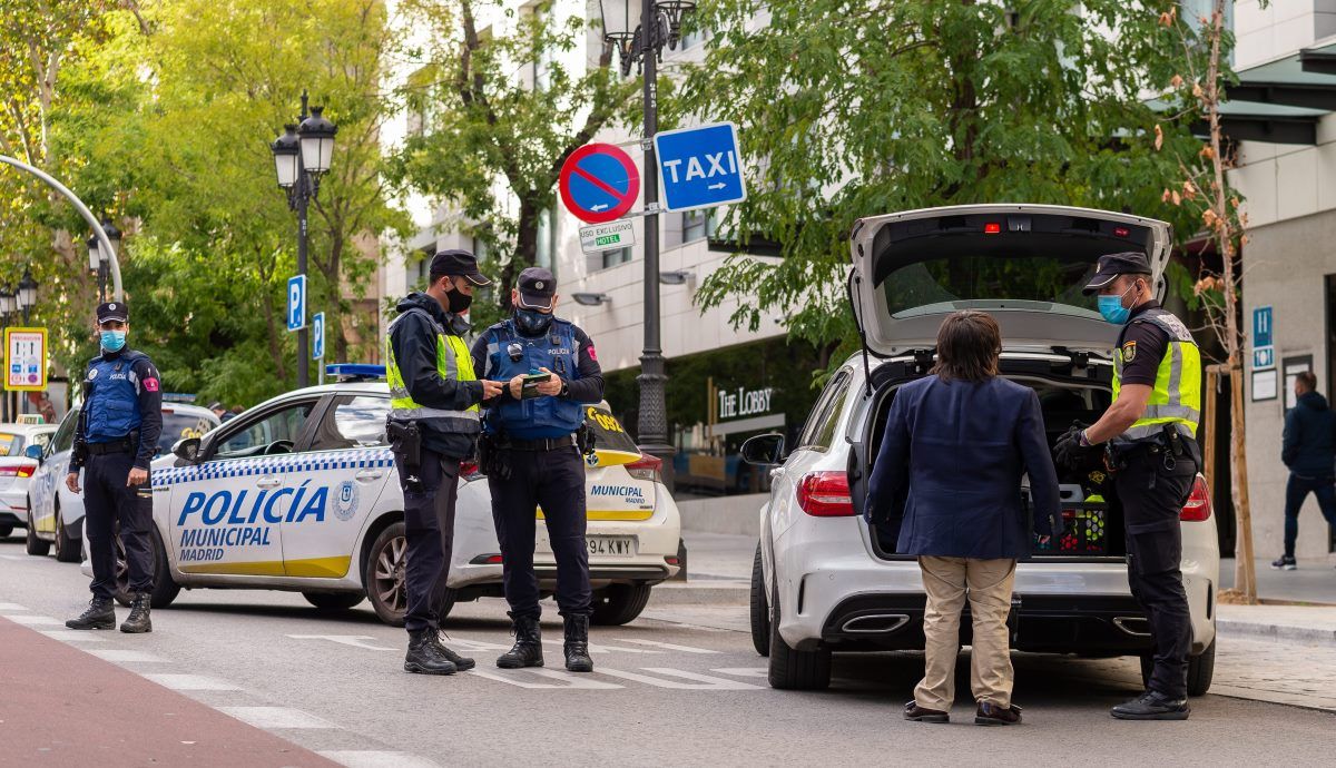 Los controles se endurecen: hasta 30.000 € por saltarse ya las restricciones en España. Fotos: Cordon Press.