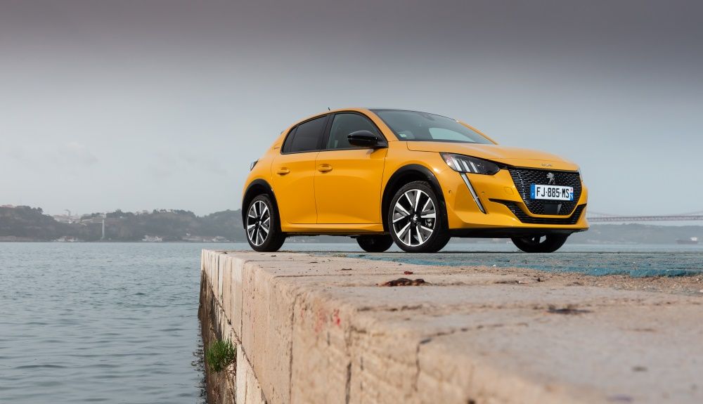 PEUGEOT 208 