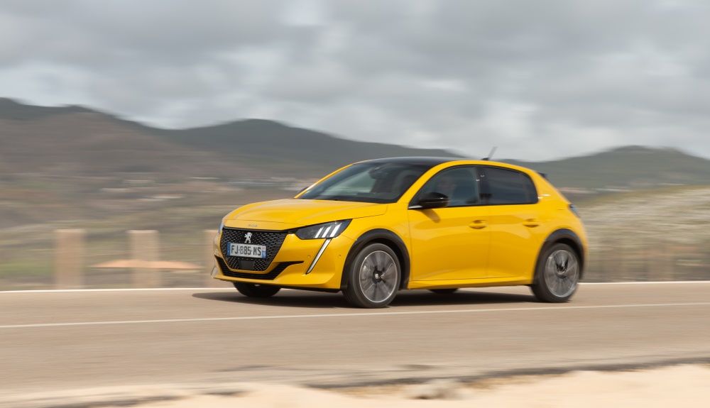 PEUGEOT 208 