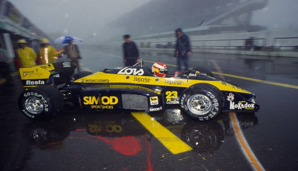 Adrián Campos con el Minardi en Estoril durante la pretemporada '87 Adrián Campos con el Minardi en Estoril durante la pretemporada '87