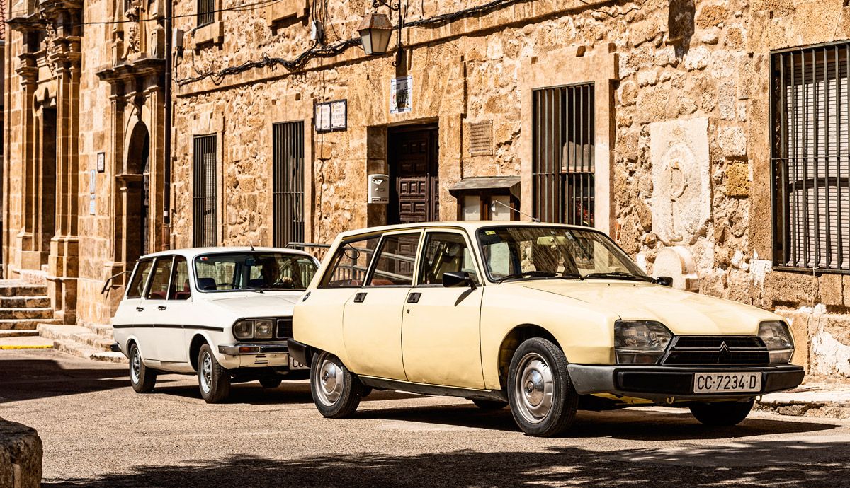 Cara a cara clásico: Citroën GSA Break y Renault 12 TS.