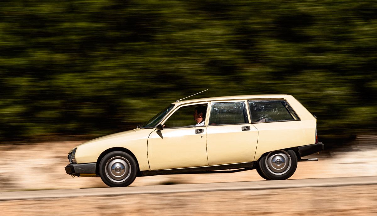 Cara a cara clásico: Citroën GSA Break y Renault 12 TS.