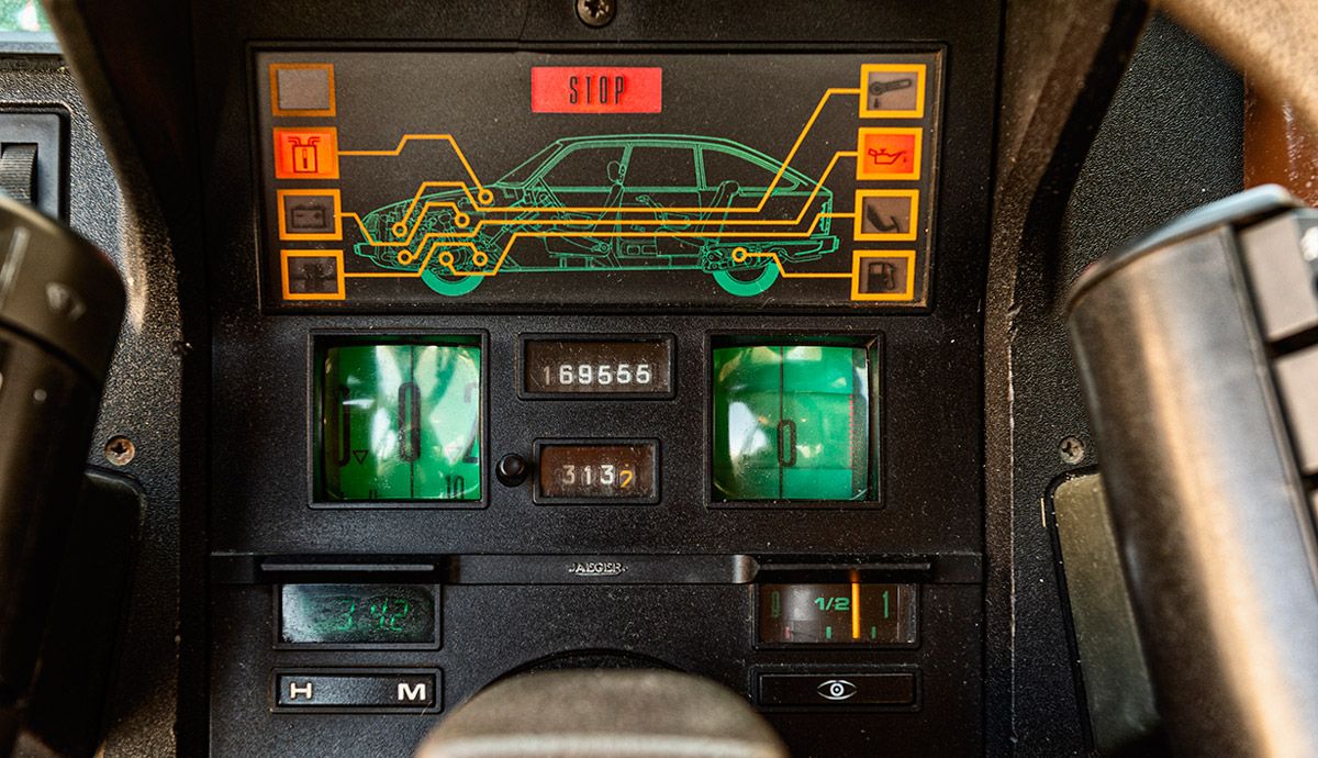 Cara a cara clásico: Citroën GSA Break y Renault 12 TS.