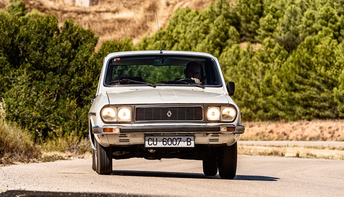 Cara a cara clásico: Citroën GSA Break y Renault 12 TS.