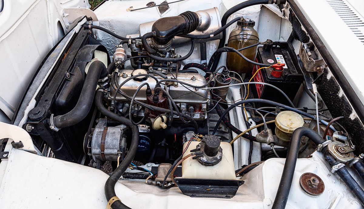 Cara a cara clásico: Citroën GSA Break y Renault 12 TS.