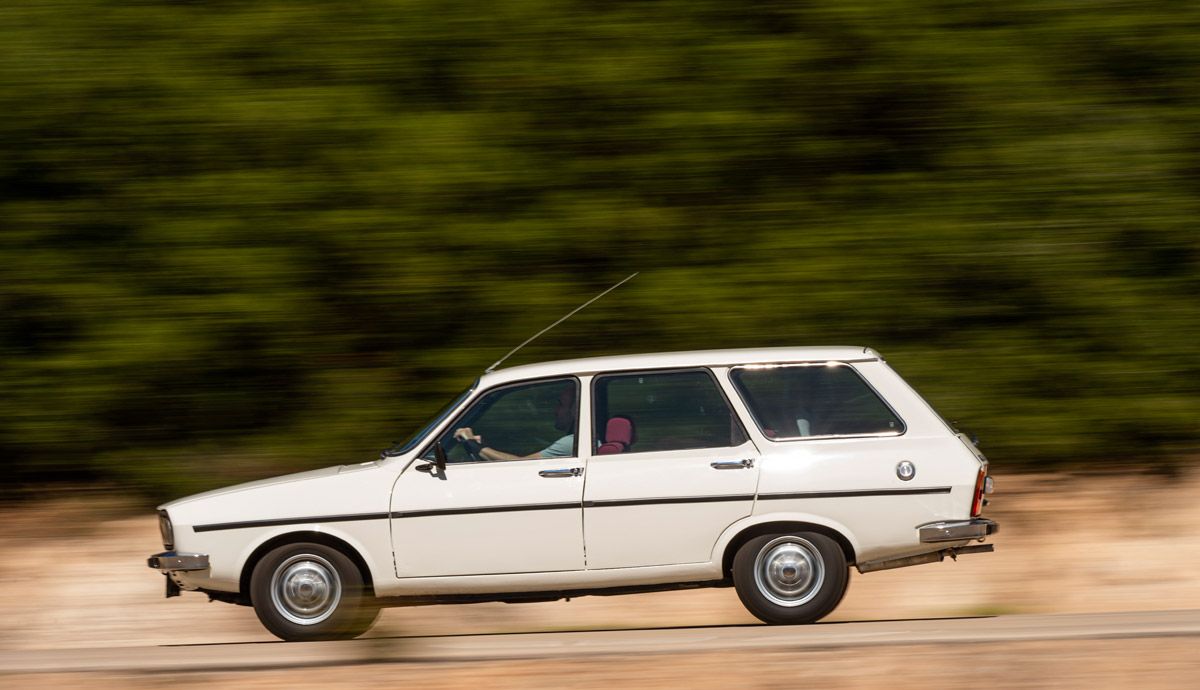 Cara a cara clásico: Citroën GSA Break y Renault 12 TS.