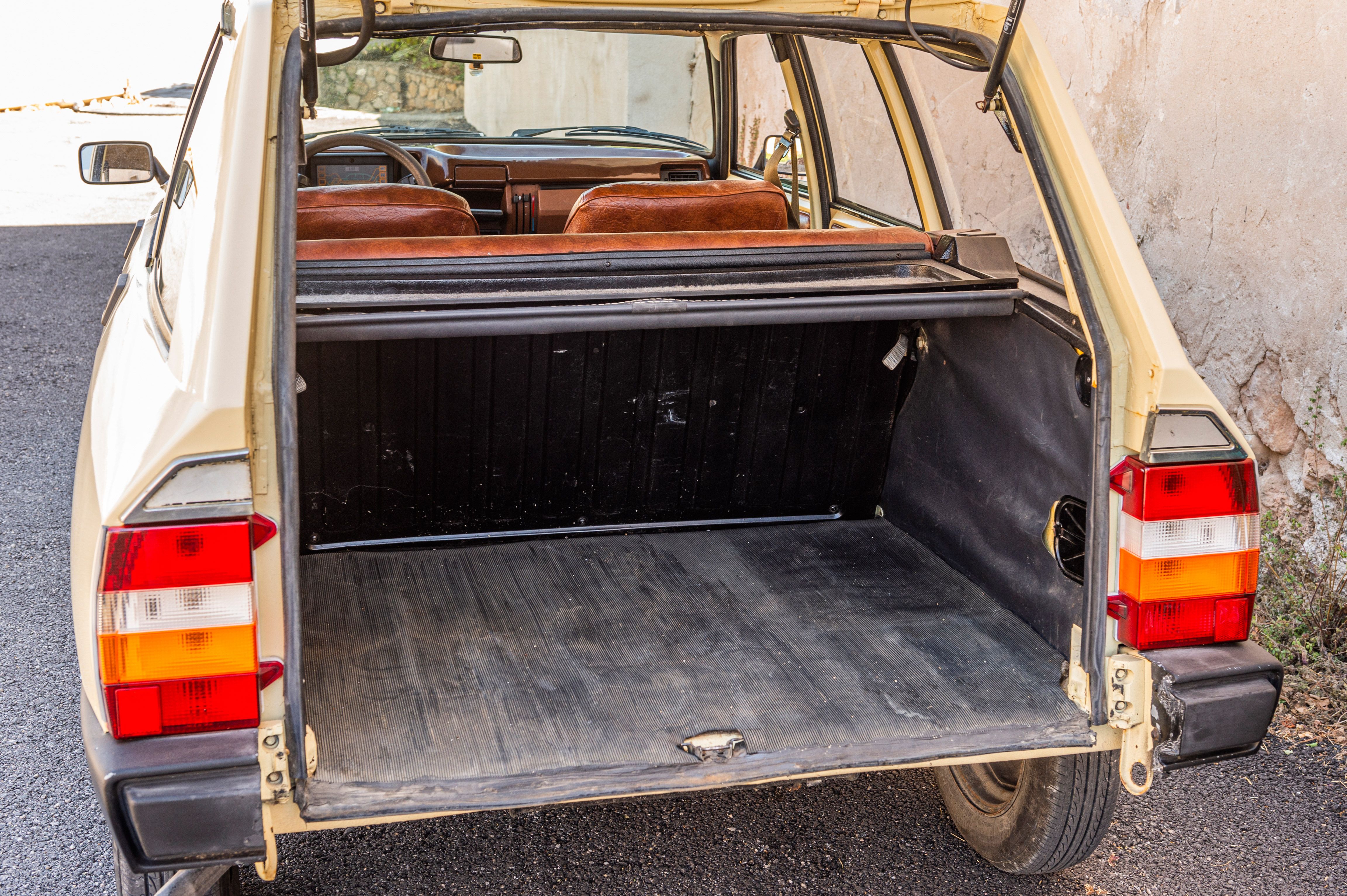Cara a cara clásico: Citroën GSA Break y Renault 12 TS.