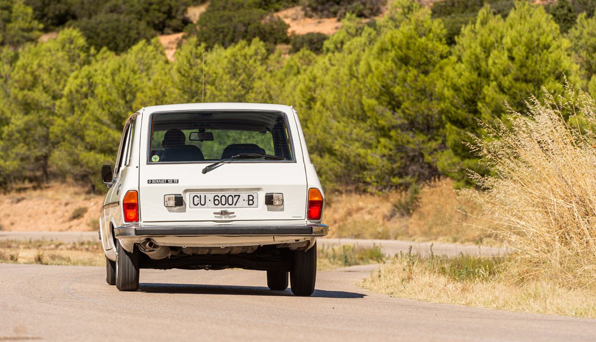 Cara a cara clásico: Citroën GSA Break y Renault 12 TS.