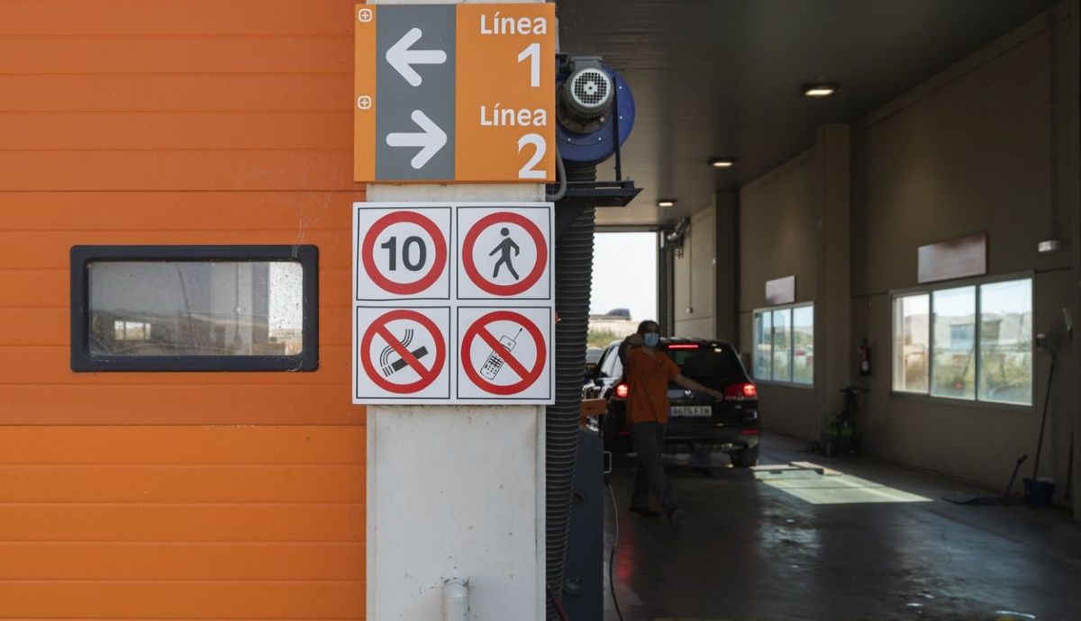 La DGT avisa: multará a coches con las ITV caducadas aunque haya retraso en las inspecciones.