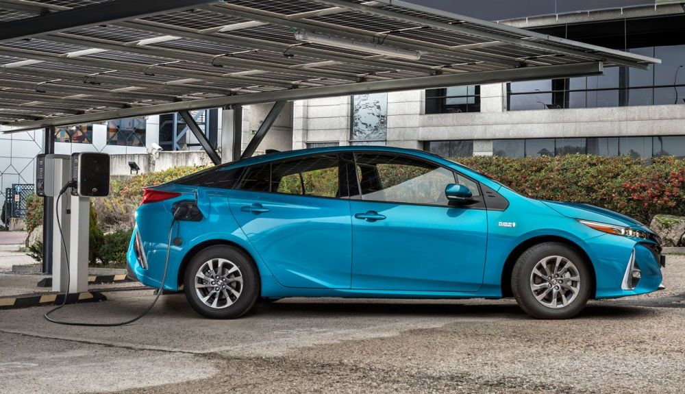 El Toyota Prius Plug-In 2021 se puede recargar en menos de dos horas