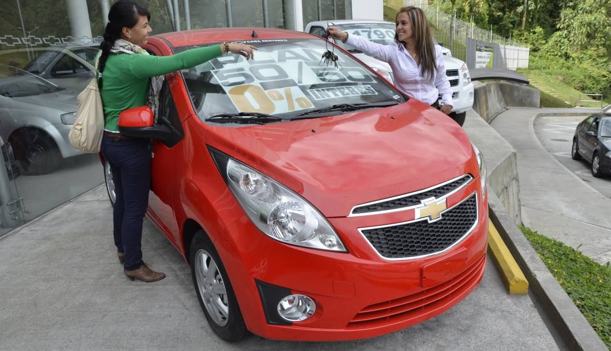 La advertencia que te da la DGT para evitar multas si vendes un coche