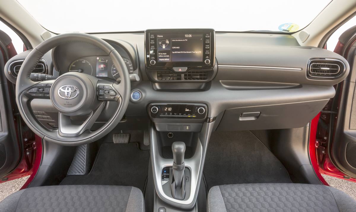Toyota Yaris Hybrid 10