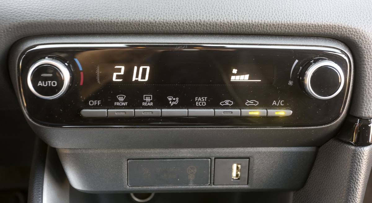 Toyota Yaris Hybrid 14