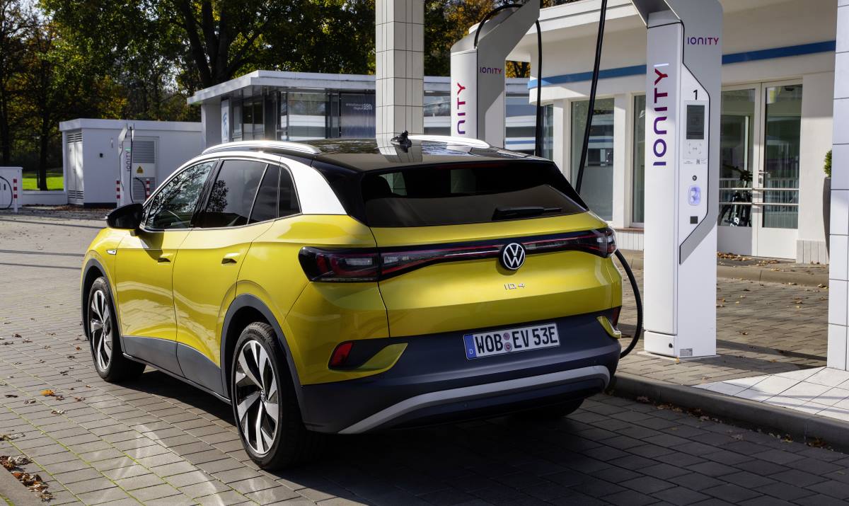 VW ID.4 en un punto de carga