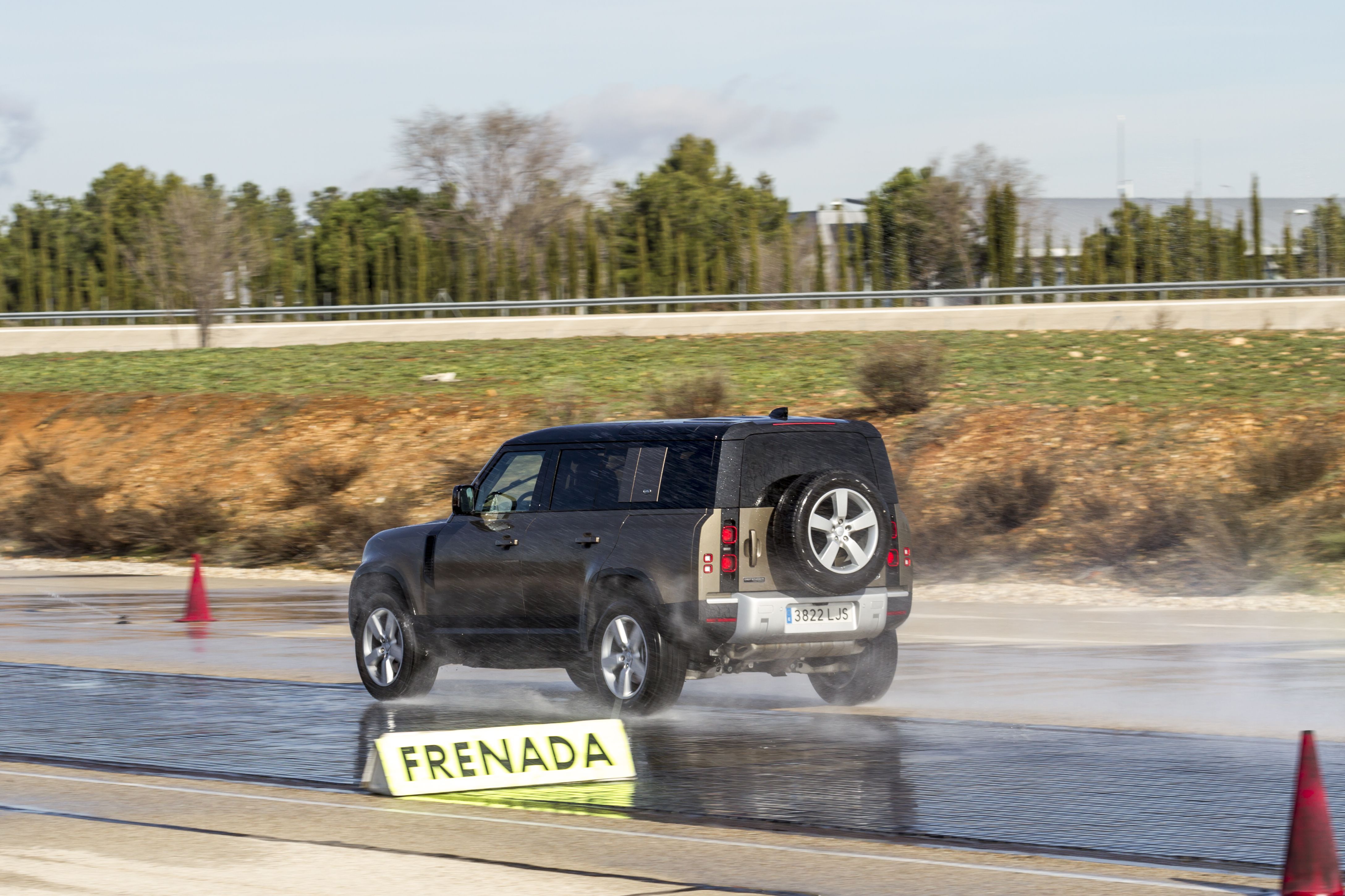 Land Rover Defender. Finalista a Coche del Año en Europa 2021 