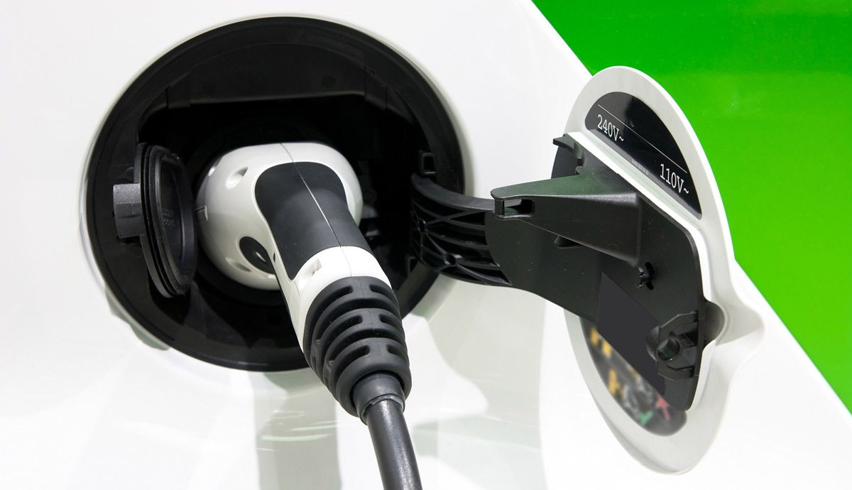 Retrofit para convertir coches usados en eléctricos, ¿solución para la movilidad? Foto: iStock