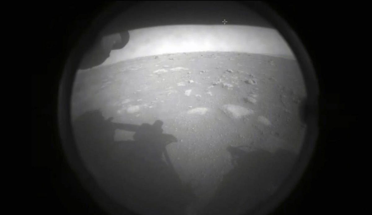 Primera foto de Perseverance captada desde la superficie de Marte. / NASA