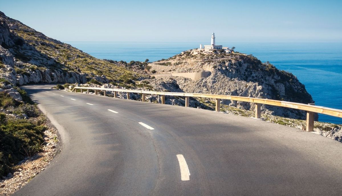 Reino Unido parchea los baches y España espera una ley. Foto: iStock.