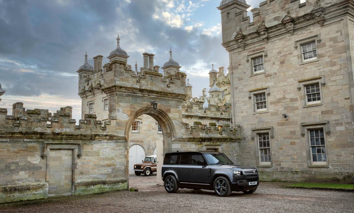 Land Rover Defender 2021 3