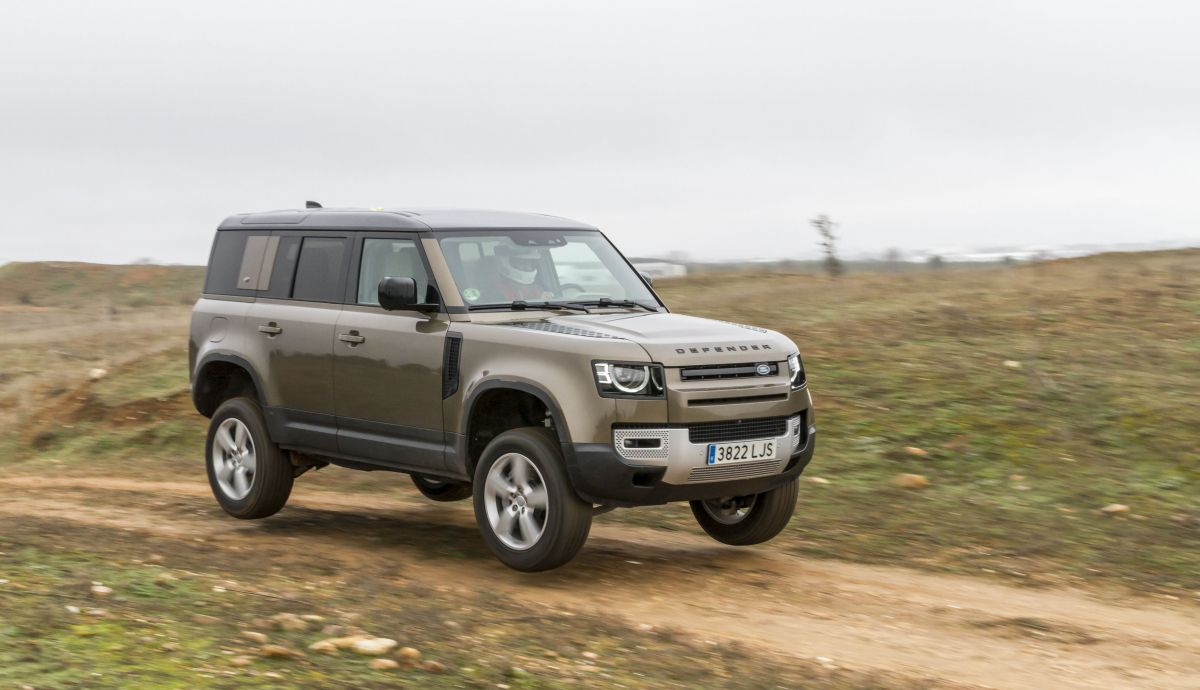 Land Rover Defender 110 P400 MHEV, la roca. Uno de los TT más eficaces del mundo. Land Rover Defender 110 P400 MHEV, la roca. Uno de los TT más eficaces del mundo.