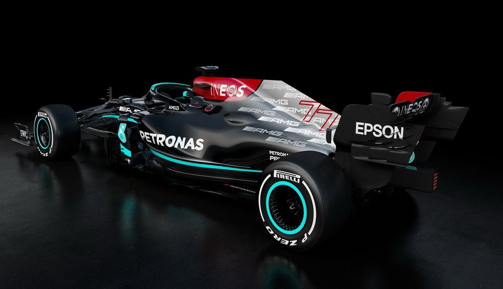 Vista desde otro ángulo del Mercedes W12