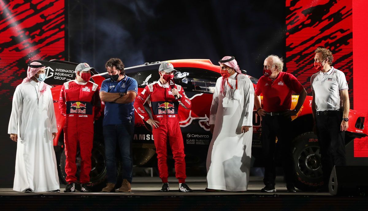 Loeb y Elena, en la ceremonia de salida del Dakar 2021. Loeb y Elena, en la ceremonia de salida del Dakar 2021.