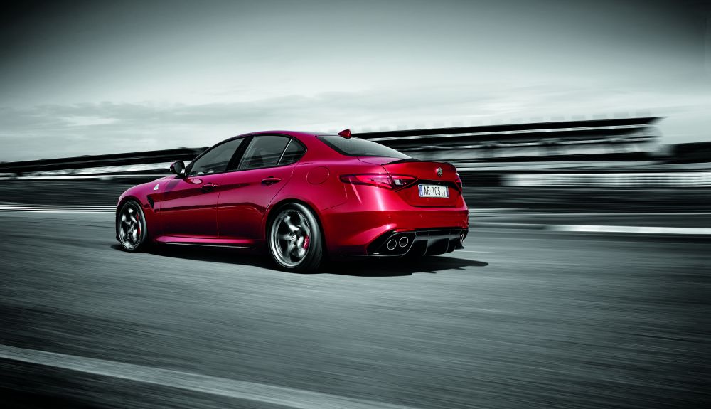 Mejor berlina media: ALFA ROMERO GIULIA Mejor berlina media: ALFA ROMERO GIULIA