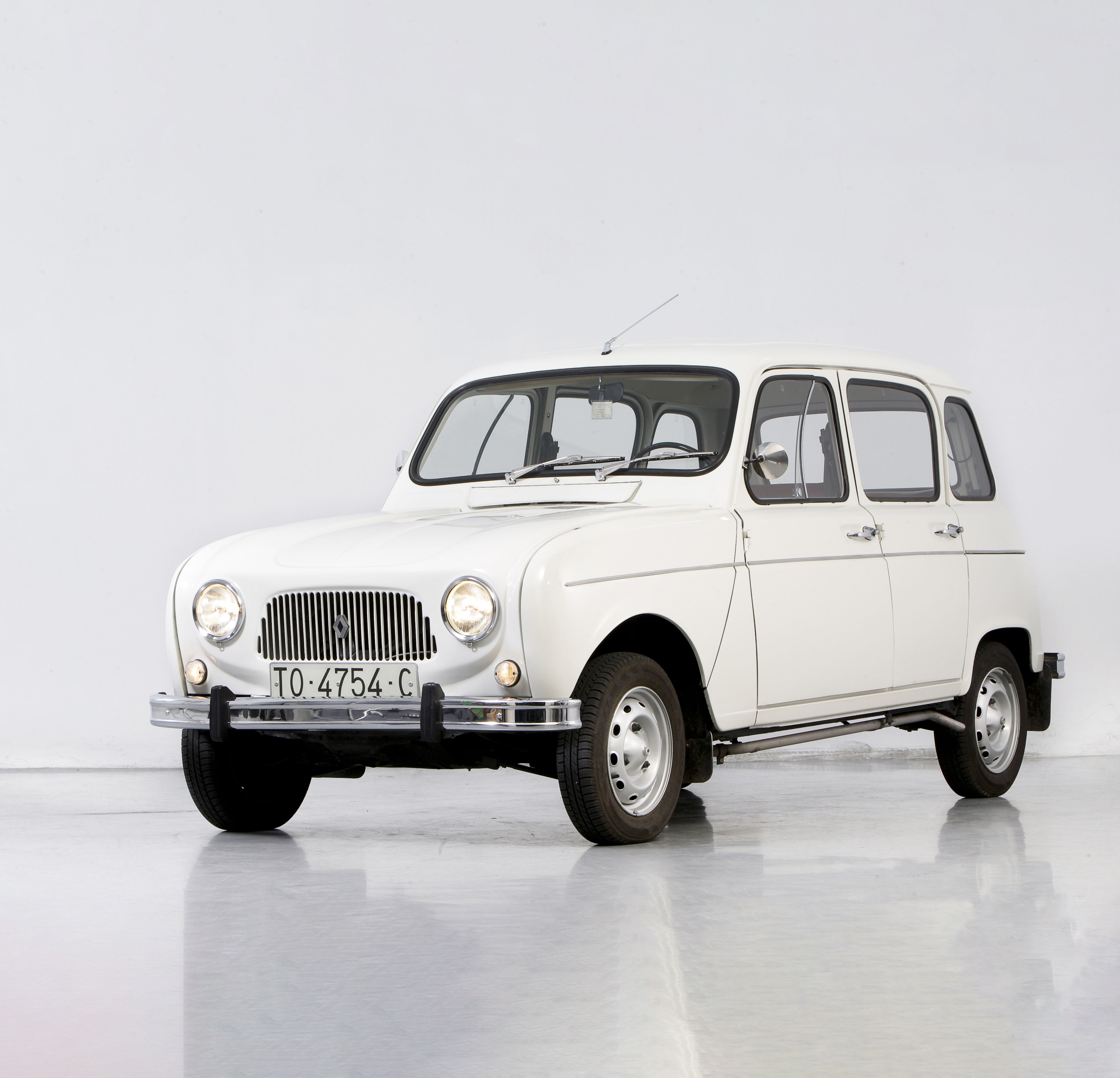 PREMIO MOTOR CLÁSICO A LA PROMOCIÓN DEL VEHÍCULO HISTÓRICO: 60ºANIVERSARIO RENAULT R4    