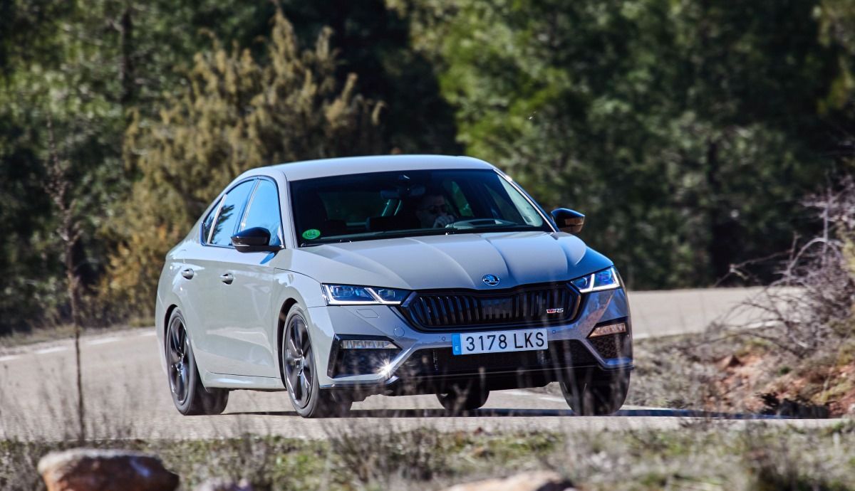 Probamos el Octavia RS iV, la opción híbrida enchufable de la deportiva gama RS.