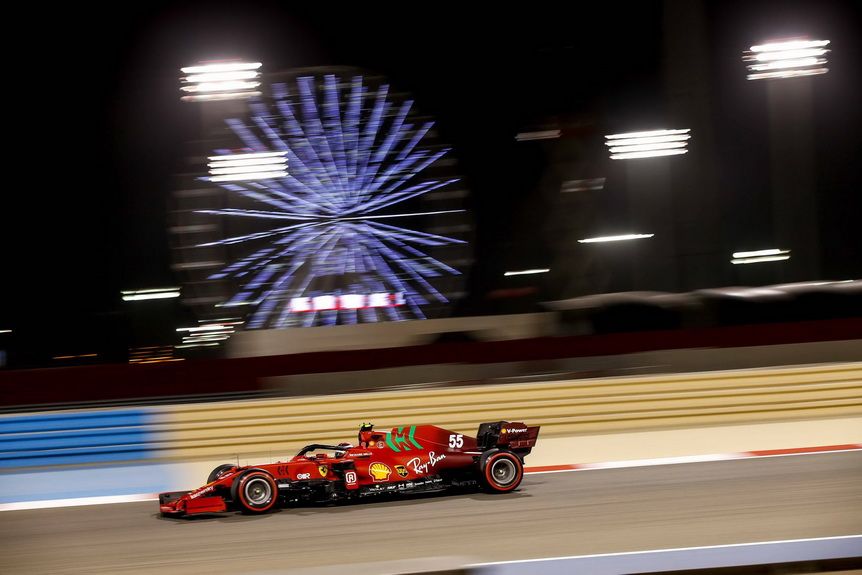 Carlos Sainz marcó el mejor tiempo en la Q2 con su Ferrari