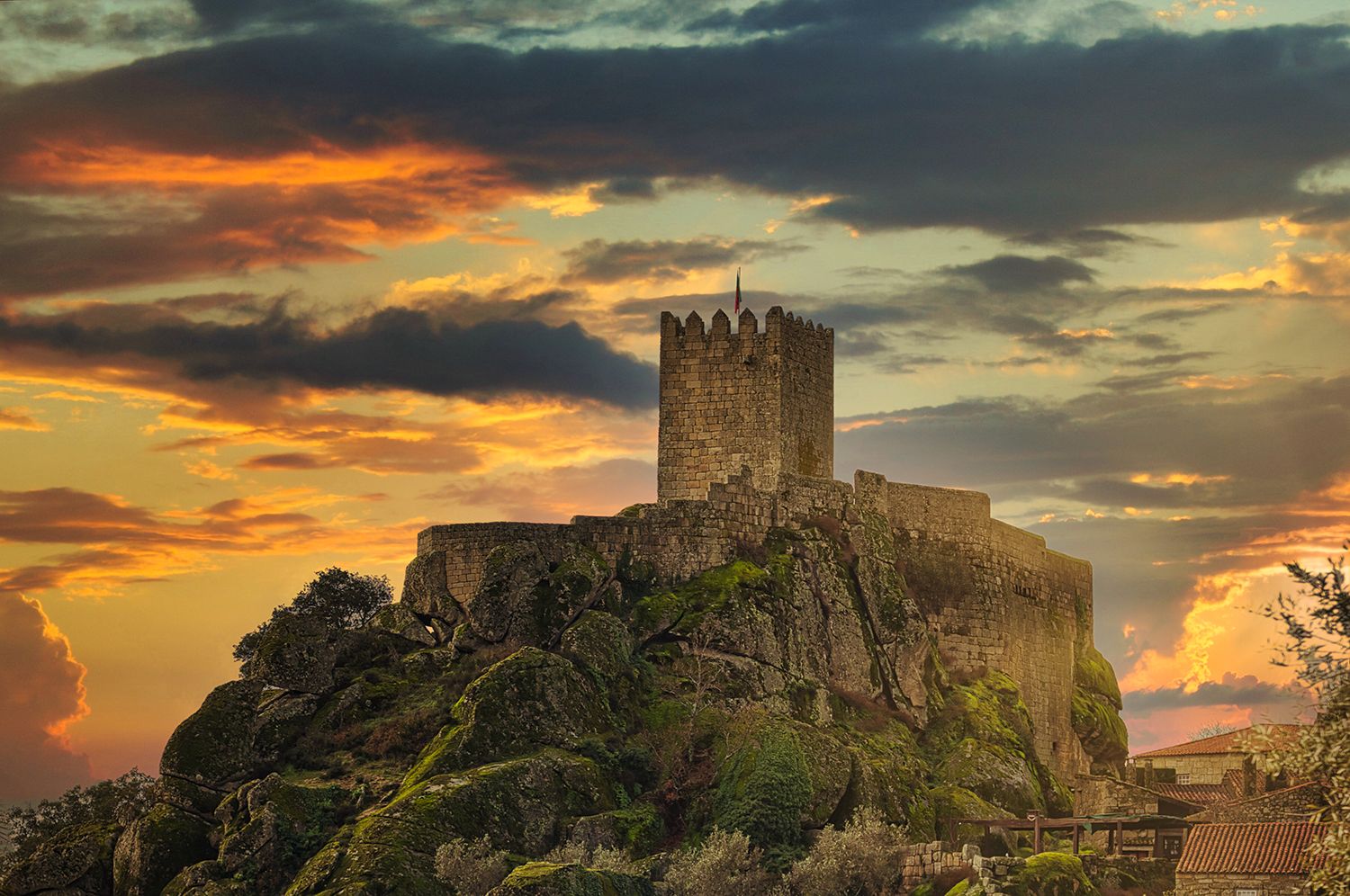 La ruta por las 12 Aldeas Históricas de Portugal ofrece una oportunidad única de conocer el país vecino en todas sus dimensiones. En la imagen, castillo de Sortelha. 