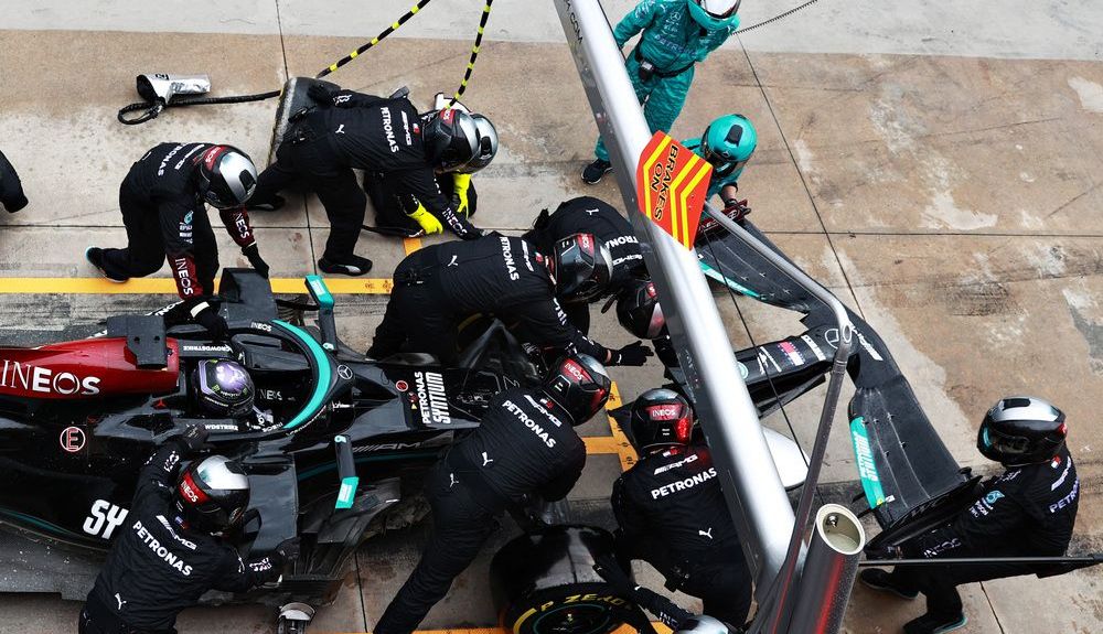 A Hamilton le cambiaron el morro tras su salida de pista A Hamilton le cambiaron el morro tras su salida de pista
