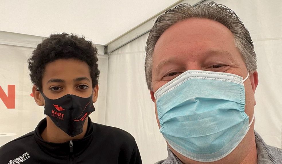 Zak Brown con Ugo Ugochukwu
