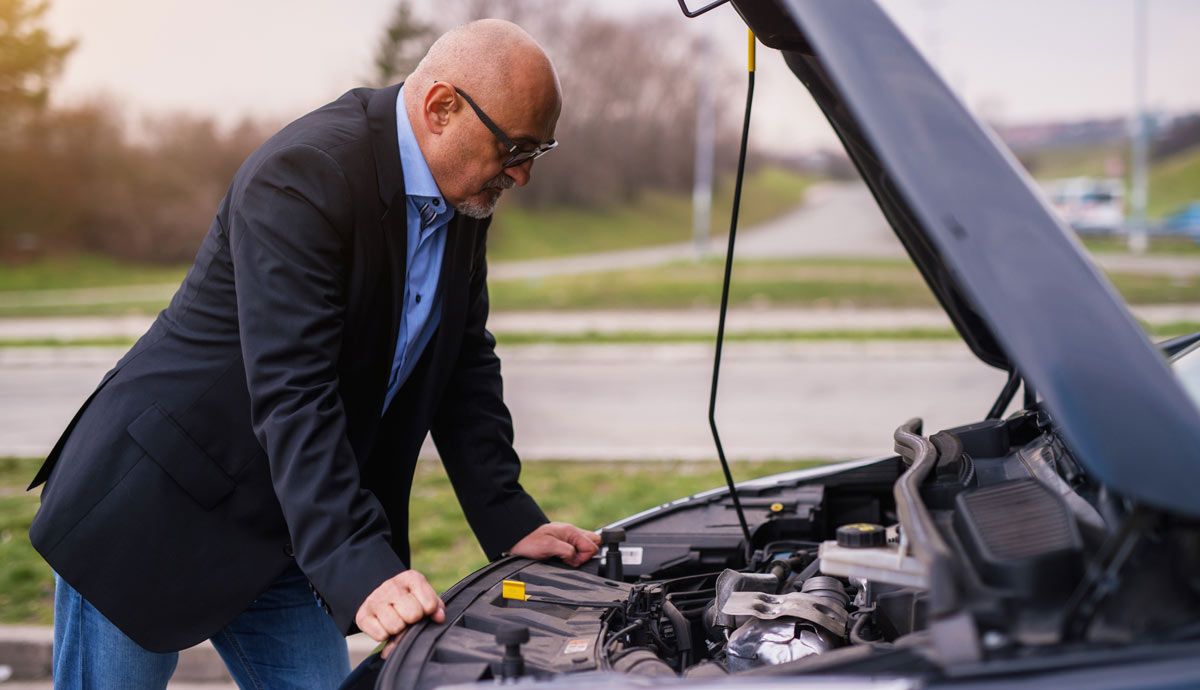 Agudizar el oído puede ayudarnos a identificar con antelación cualquier tipo de avería en nuestro coche. Foto: iStock.