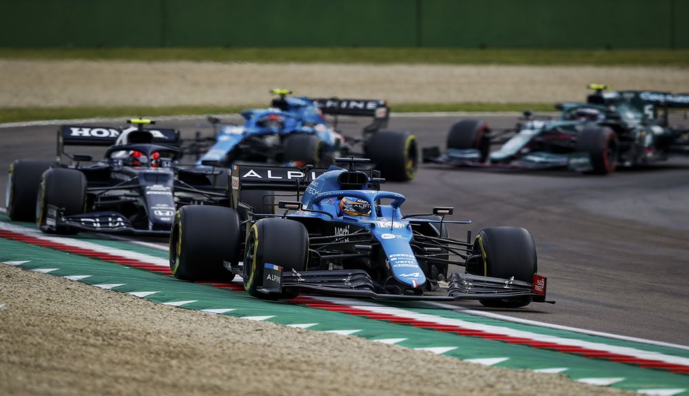 Fernando Alonso durante la carrera de Imola