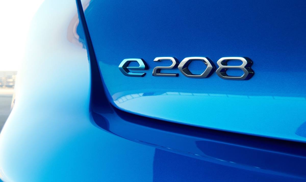 Peugeot e 208
