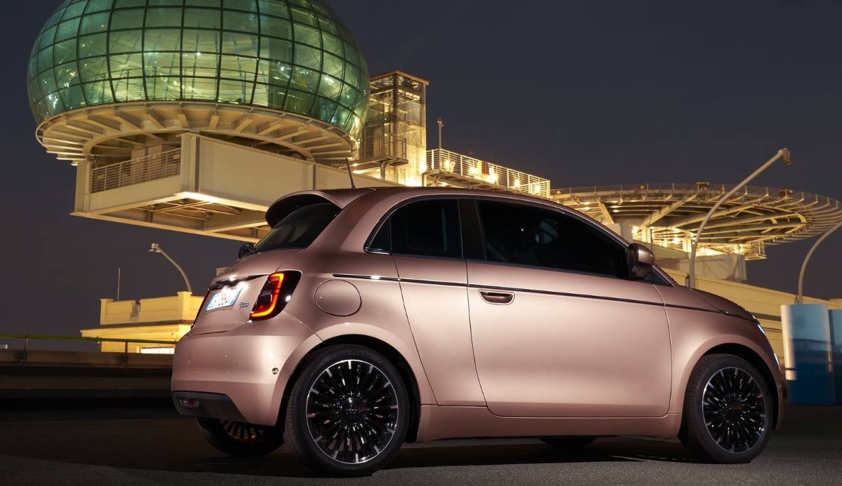 Actual Fiat 500 eléctrico de tres puertas
