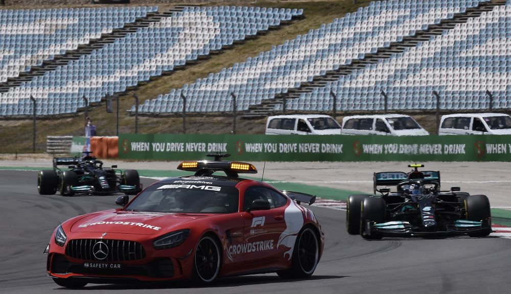 Tras el accidente de Raikkonen salió el coche de seguridad Tras el accidente de Raikkonen salió el coche de seguridad